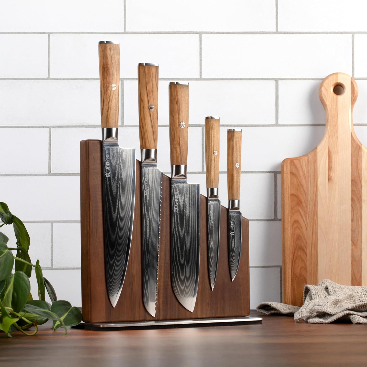 Yatoshi Knives Magnetic Kitchen Knife Block Set - Japanese 67 Layer High-Grade VG-10 Steel Knives, Sharp, Professional Kitchen Knife Set - Damascus (6 pieces), Olive Wood Handles - Image 3